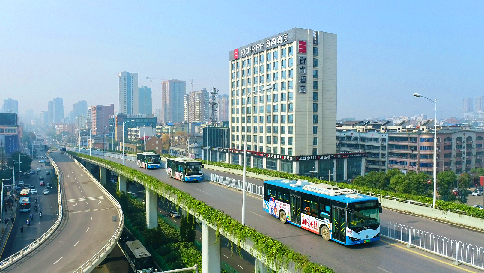 品牌建設(shè)再提速 | 湘聯(lián)電纜公交車(chē)廣告全面上線！
